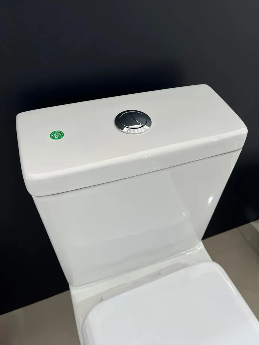 Inodoro Largo + Tapa Caida Amortiguada + Deposito Descarga Dual Aranjuez Baño - Image 3