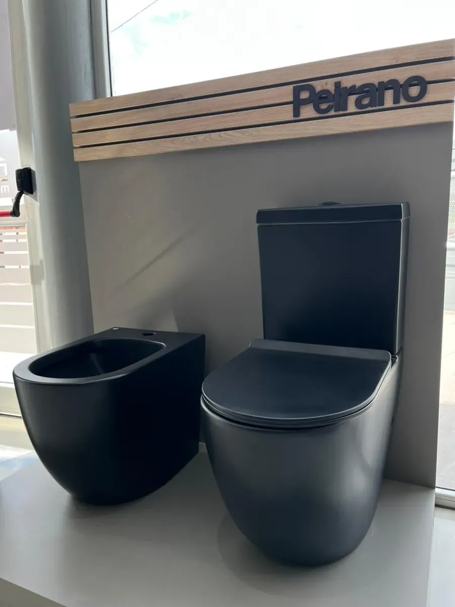 Inodoro Largo Tapa Caida Amortiguada Peirano Linea Stone Negro - Image 3
