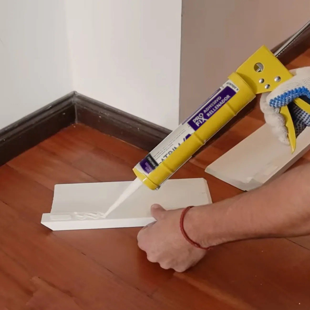 Pro-Fix Adhesivo Rellenador Blanco 420 gramos Cartucho Atrim para zocalos y marcos